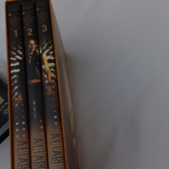 Alias,Season 1 and Season 2. 6 disc set NWT - Picture 13 of 15